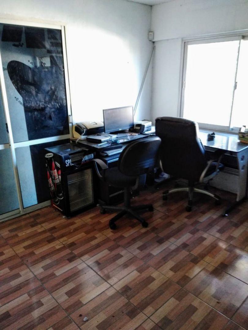 VENTA EN BLOCK - 6 DEPARTAMENTOS + GALPON