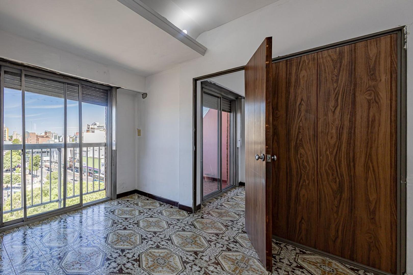 DEPARTAMENTO 4 AMB  MORON CENTRO ESCUCHAN OFERTAS