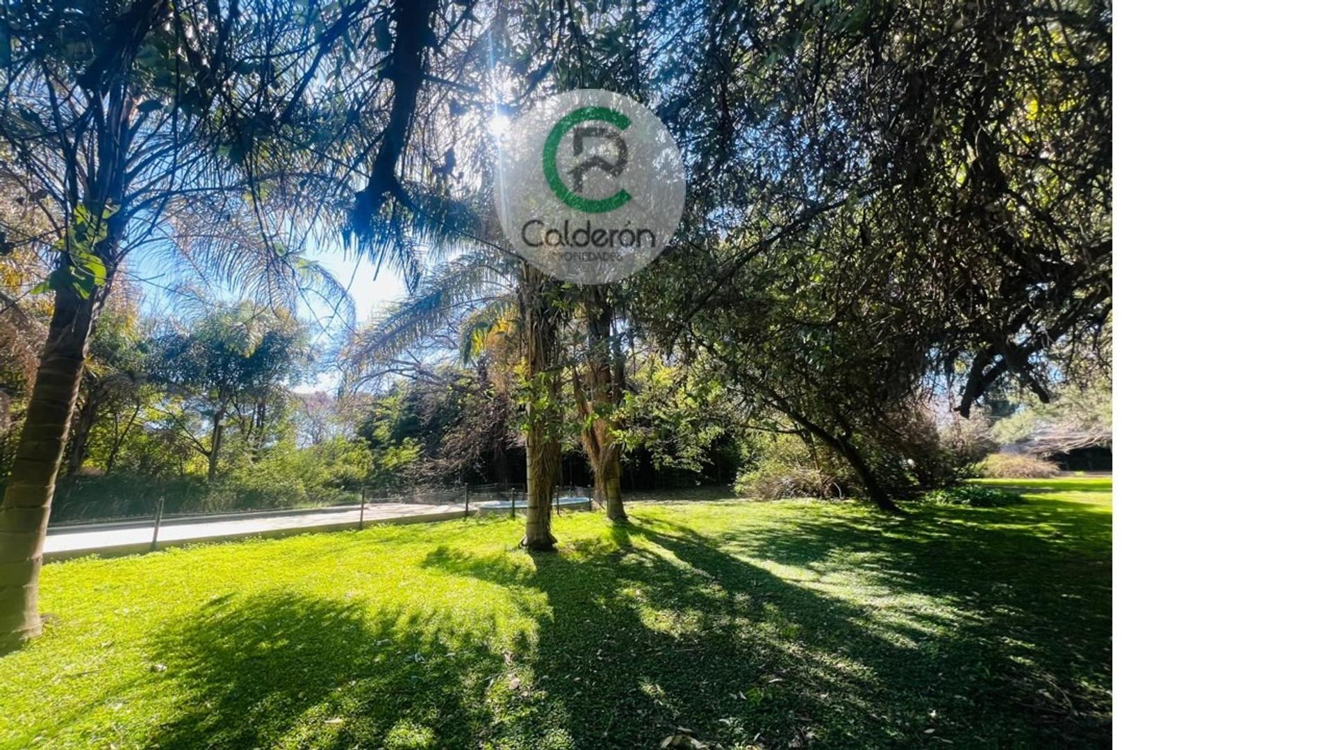 Casa Quinta en  Venta Francisco Álvarez Moreno