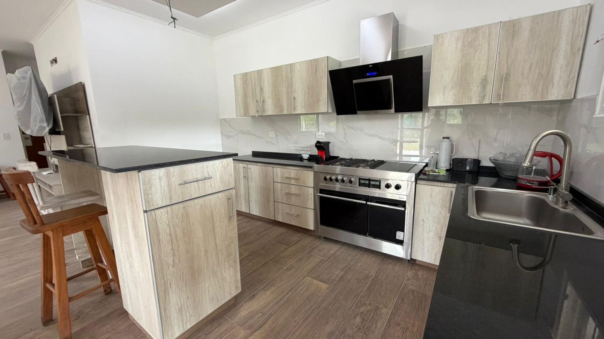 Casa 3 ambientes con 2 baños