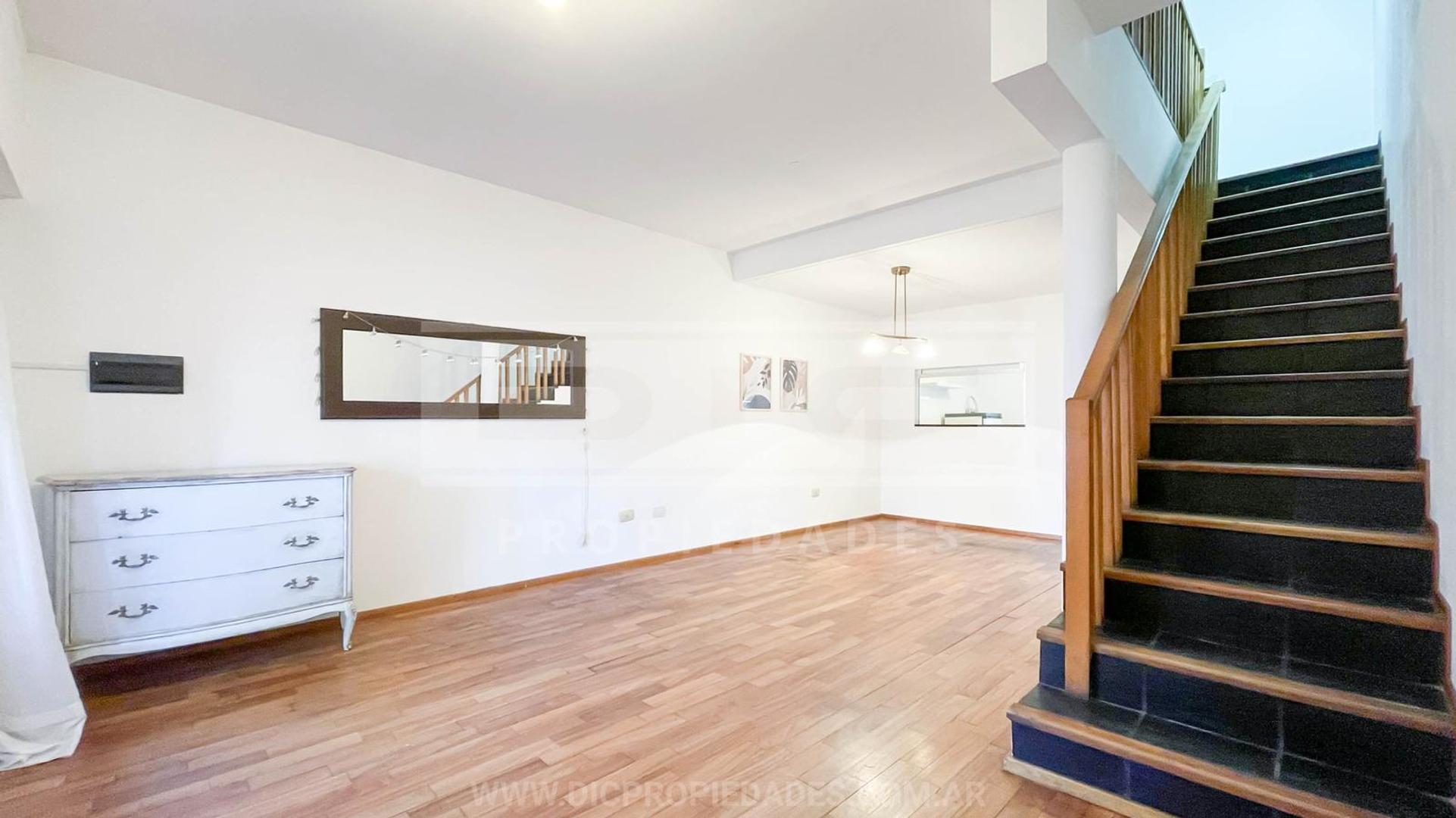 Chacabuco al 2000, entre buenos aires y olaguer y feliu