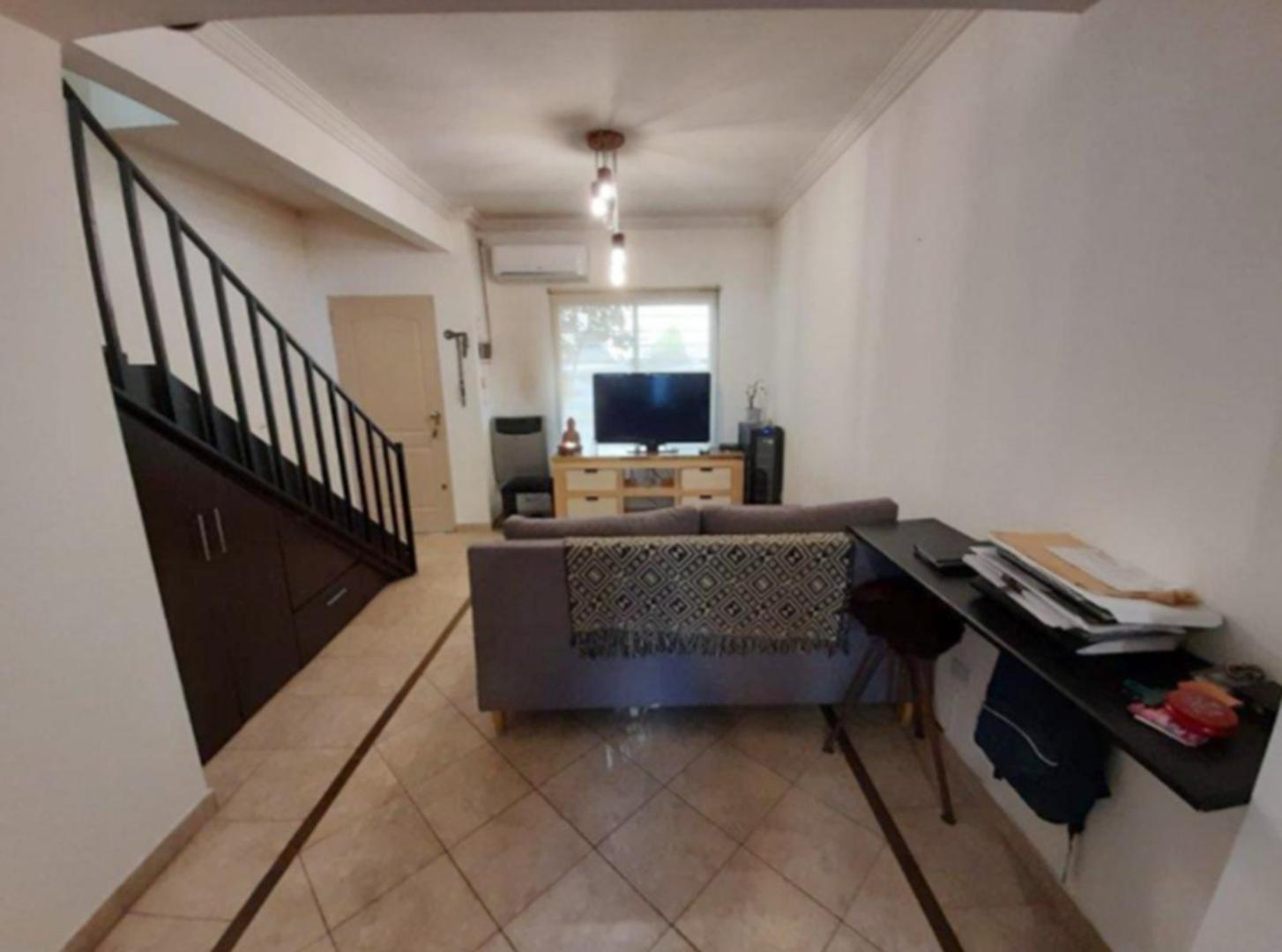 Casa 3 ambientes con 2 baños