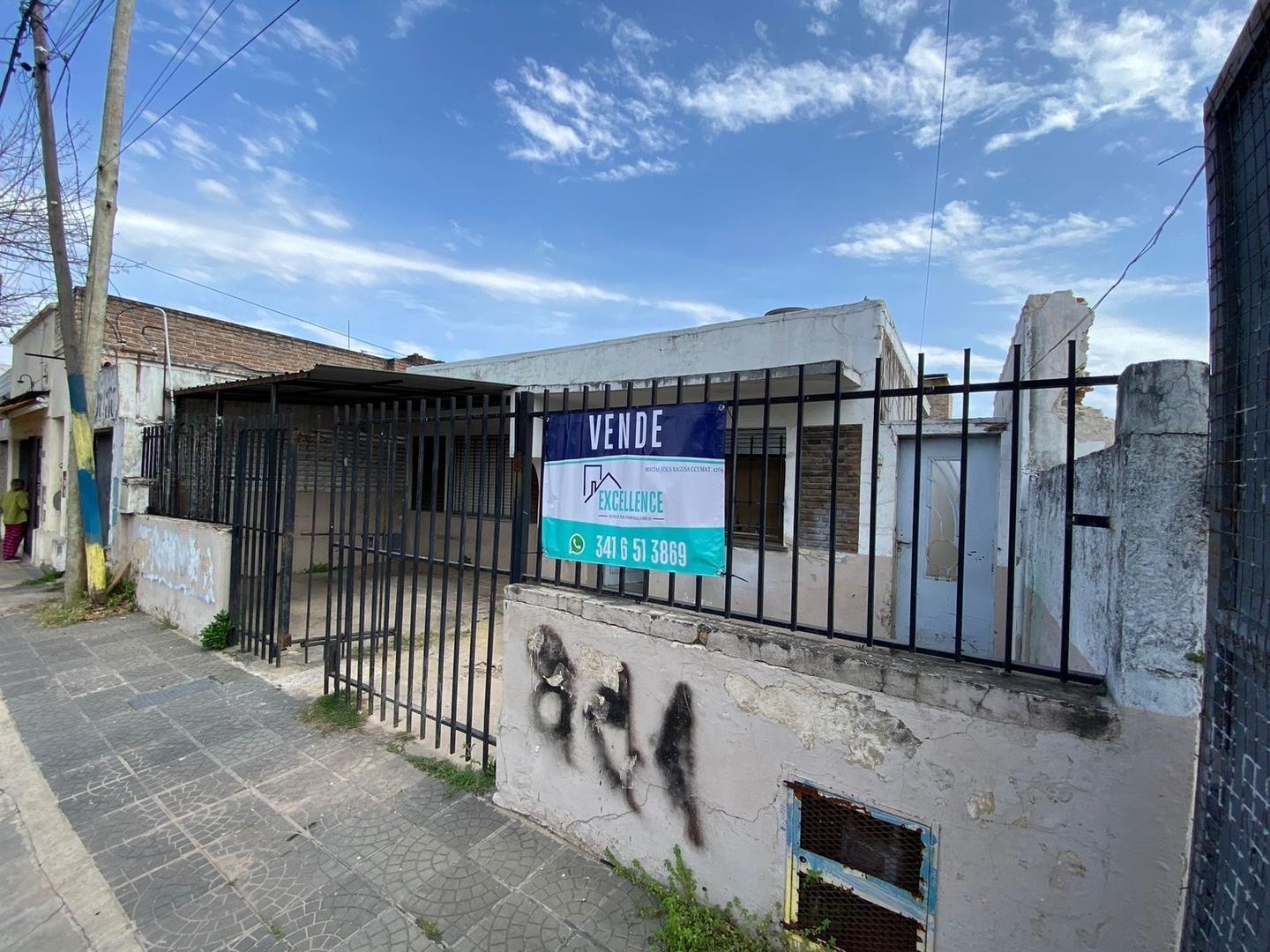 EN VENTA CASA DE 2 DORMITORIOS A RECICLAR - BARRIO BELGRANO