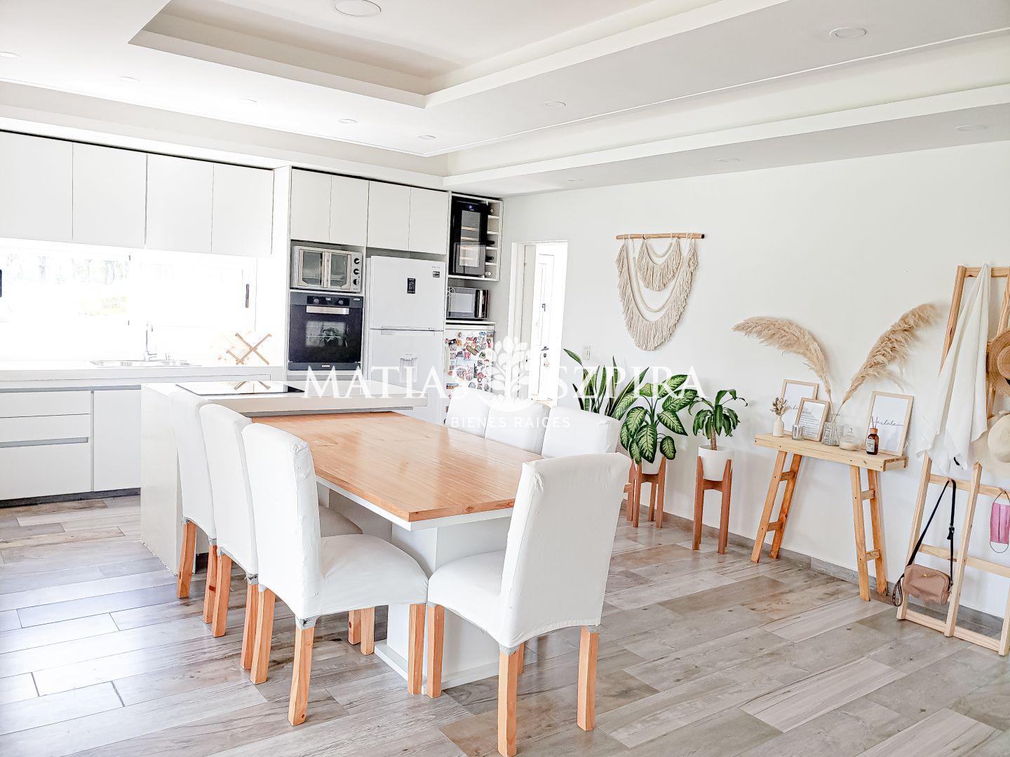 Casa 4 ambientes con 3 baños