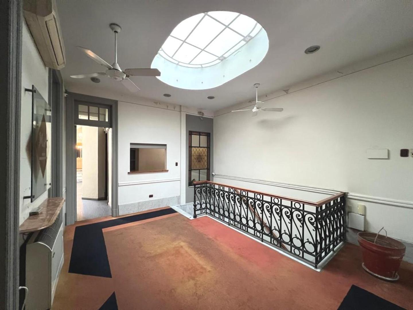 Venta PH 8 ambientes con terraza