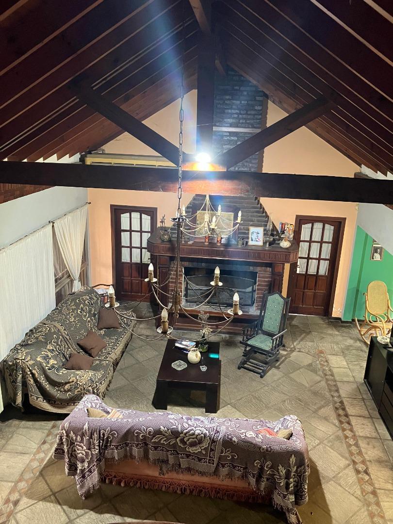 Excelente chalet con piscina