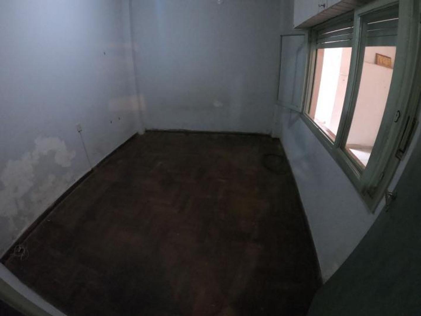 Pellegrini, Carlos 3700