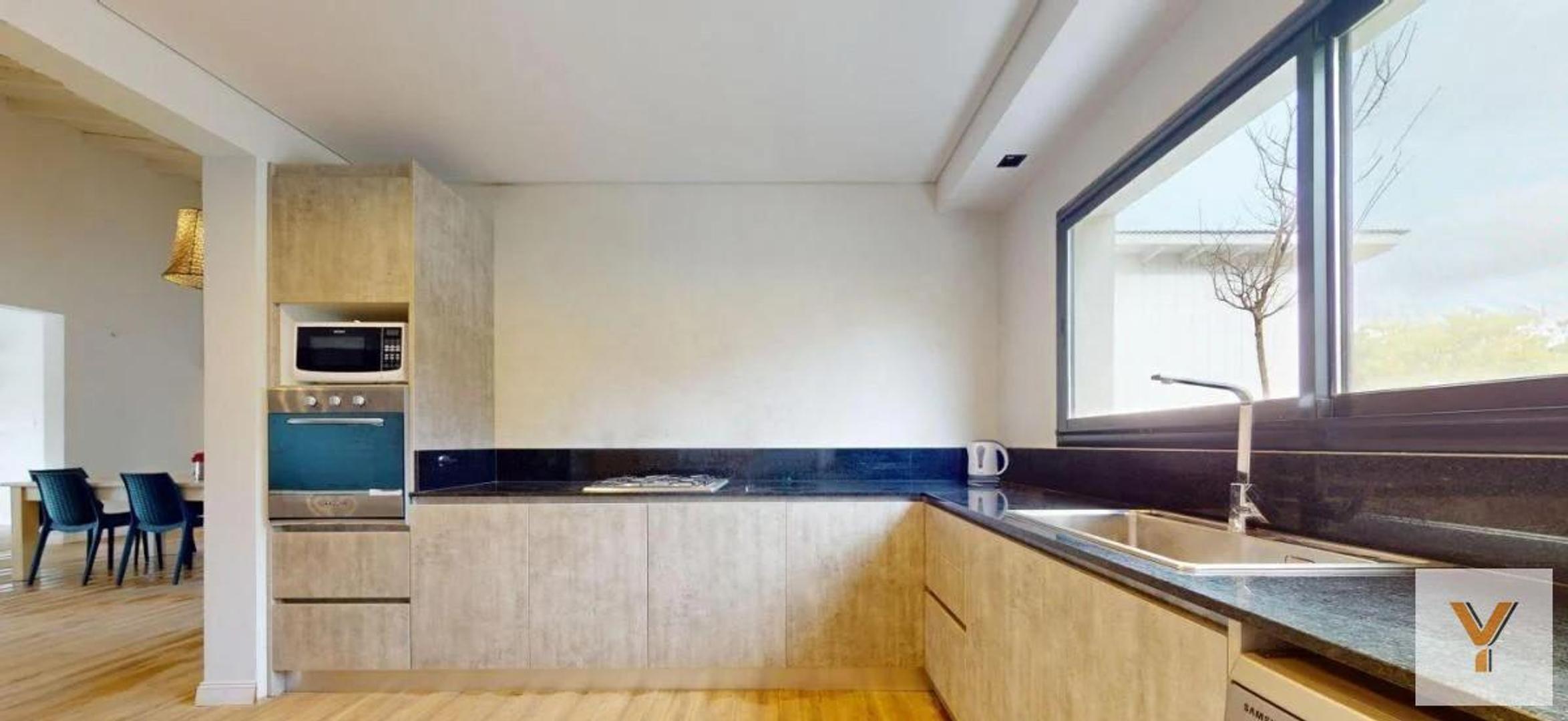 Casa 5 ambientes con 3 baños
