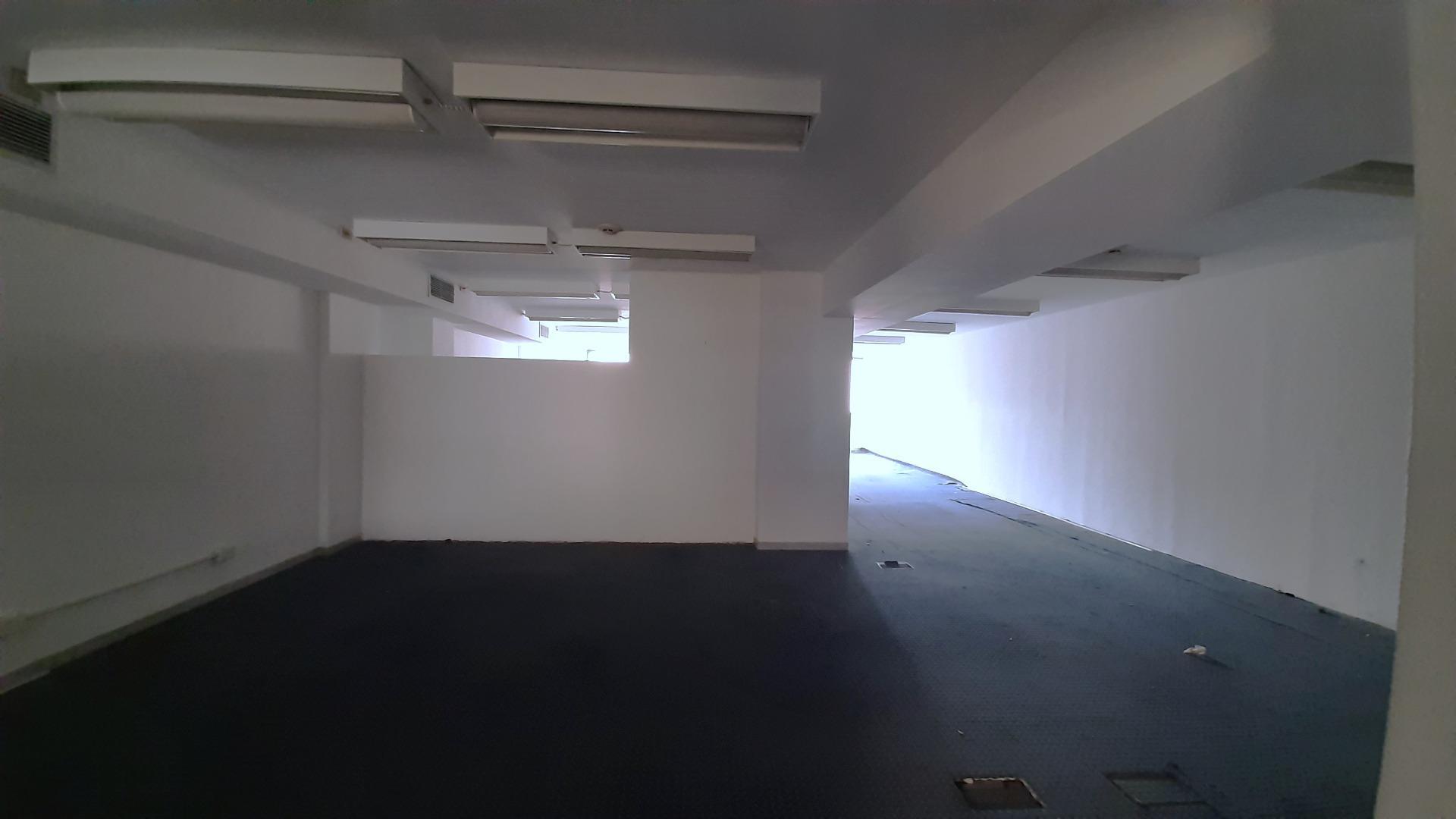 Oficina 6 ambientes con 4 baños