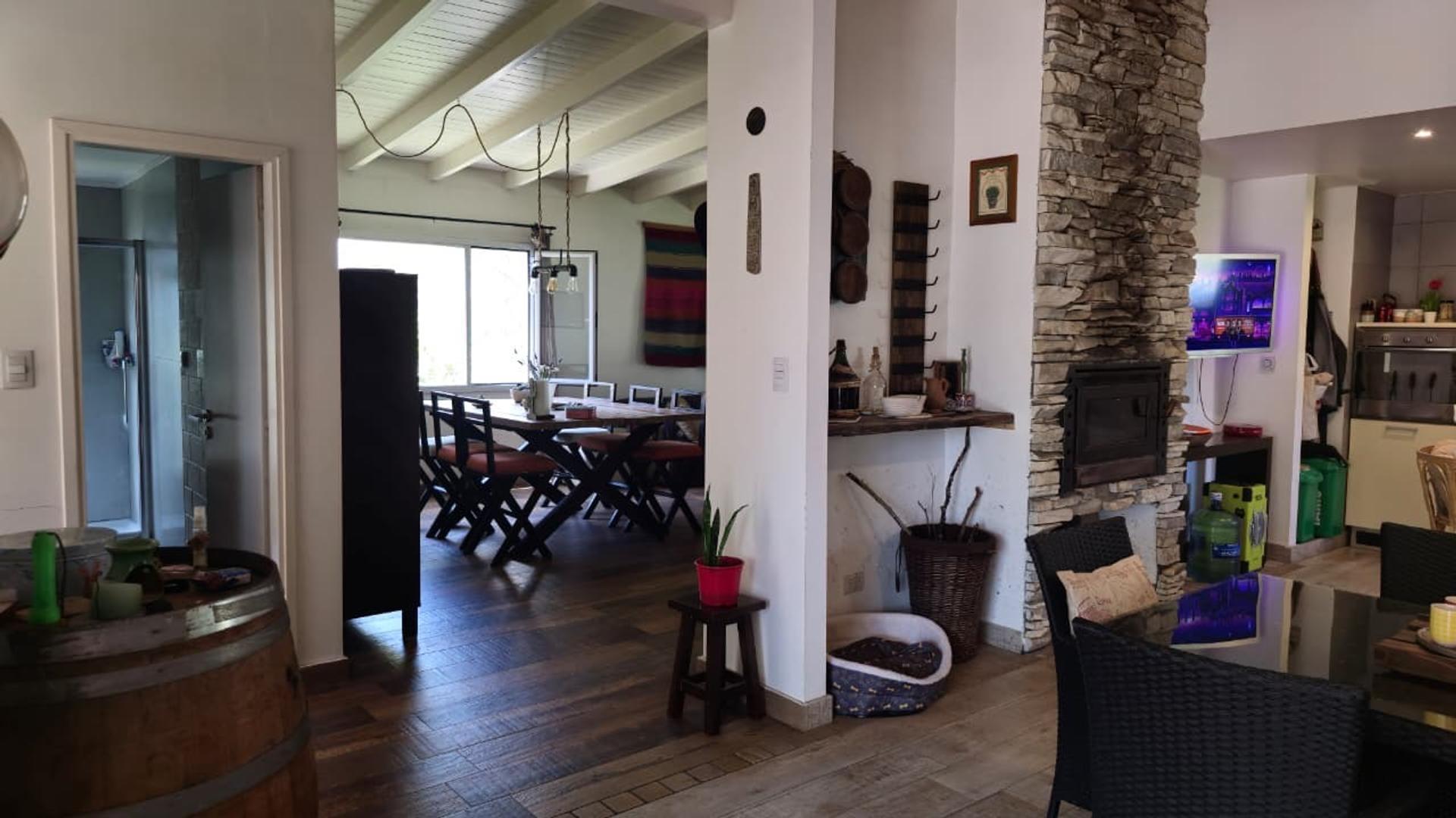 Casa 2 ambientes con 2 baños