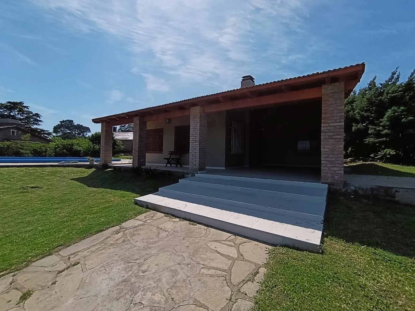 Casa venta en Barrio Parque Golf, vista abierta al golf