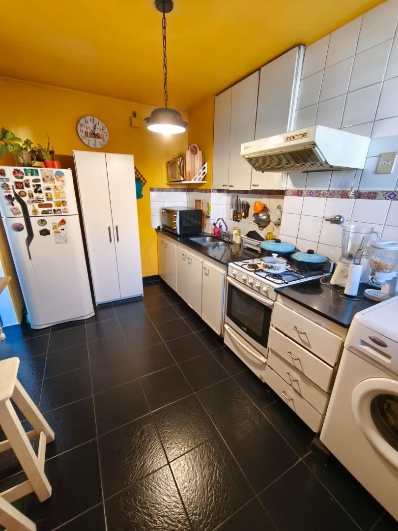 Se VENDE departamento de 3 ambientes + escritorio