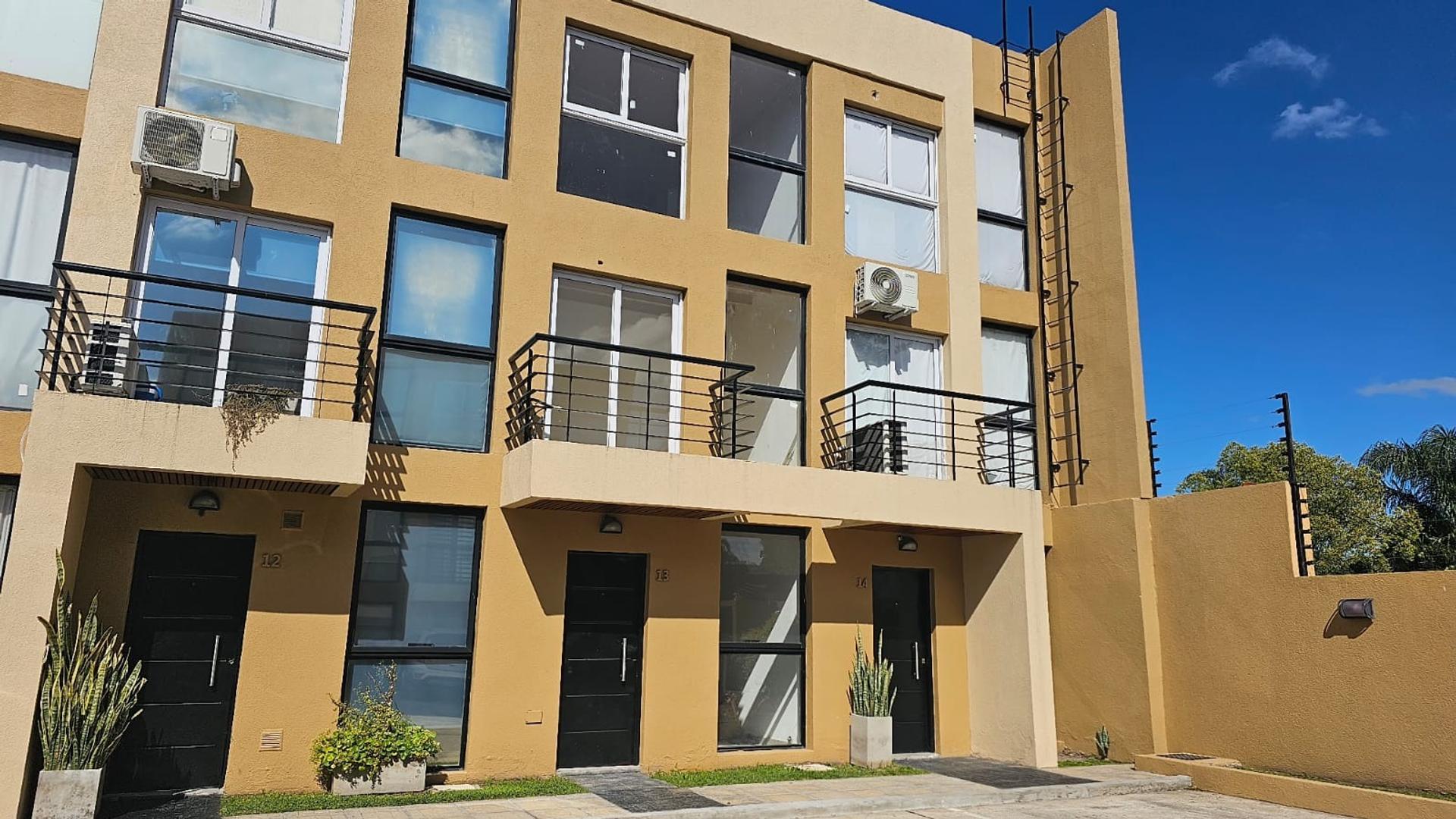 Triplex en alquiler- Ituzaingó norte