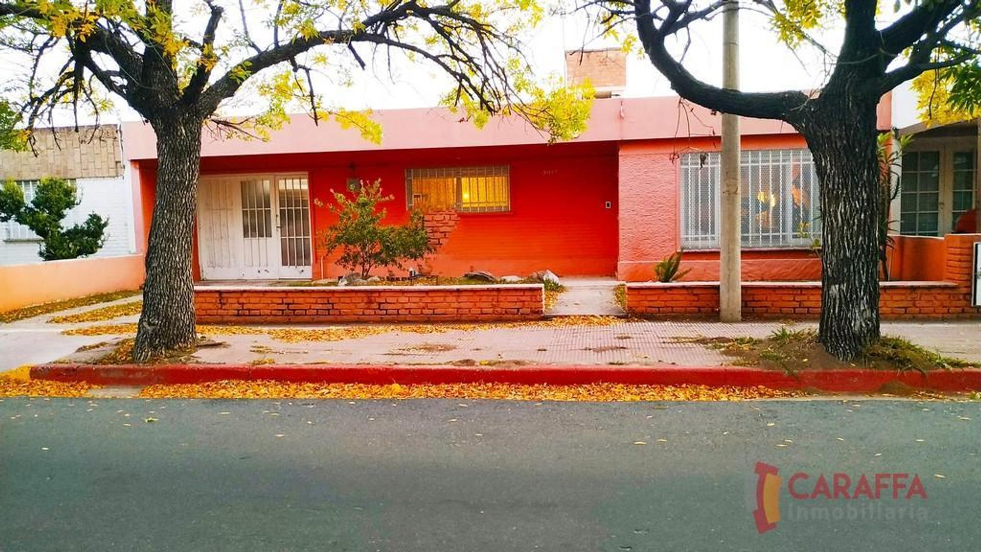 CASA 3 DORMITORIOS A METROS PARQUE DE LAS NACIONES Bº CERRO