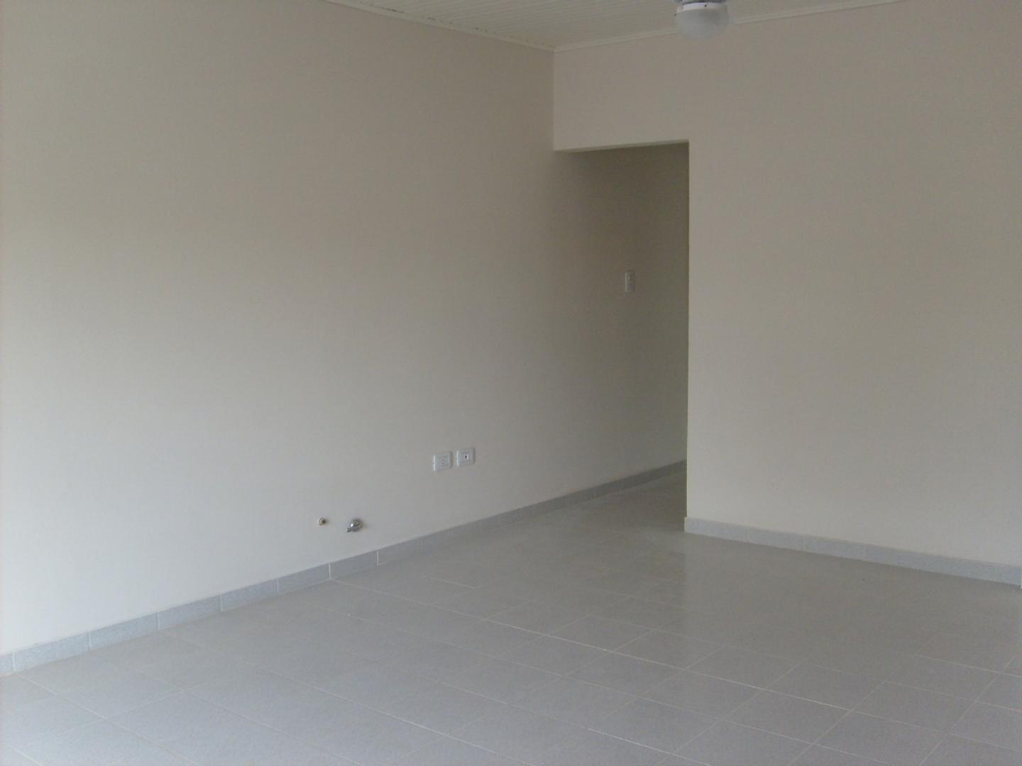 Complejo de 3 LOCALES + 2 DEPTOS