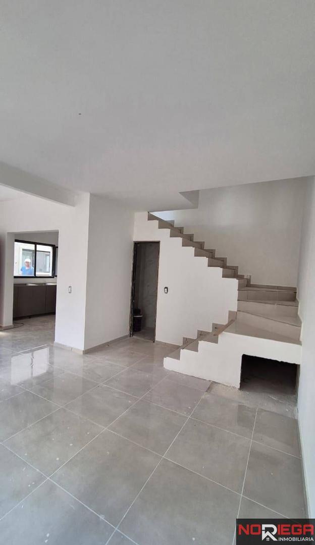 Casa 3 ambientes con 2 baños