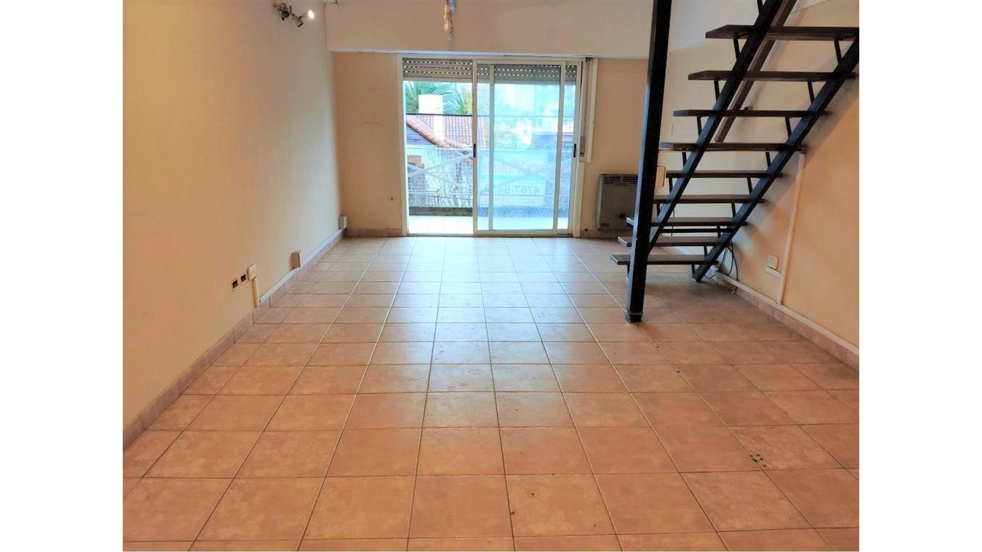 VILLA BALLESTER CENTRO:  DEPTO. 3 AMB, AL FRENTE TIPO DUPLEX