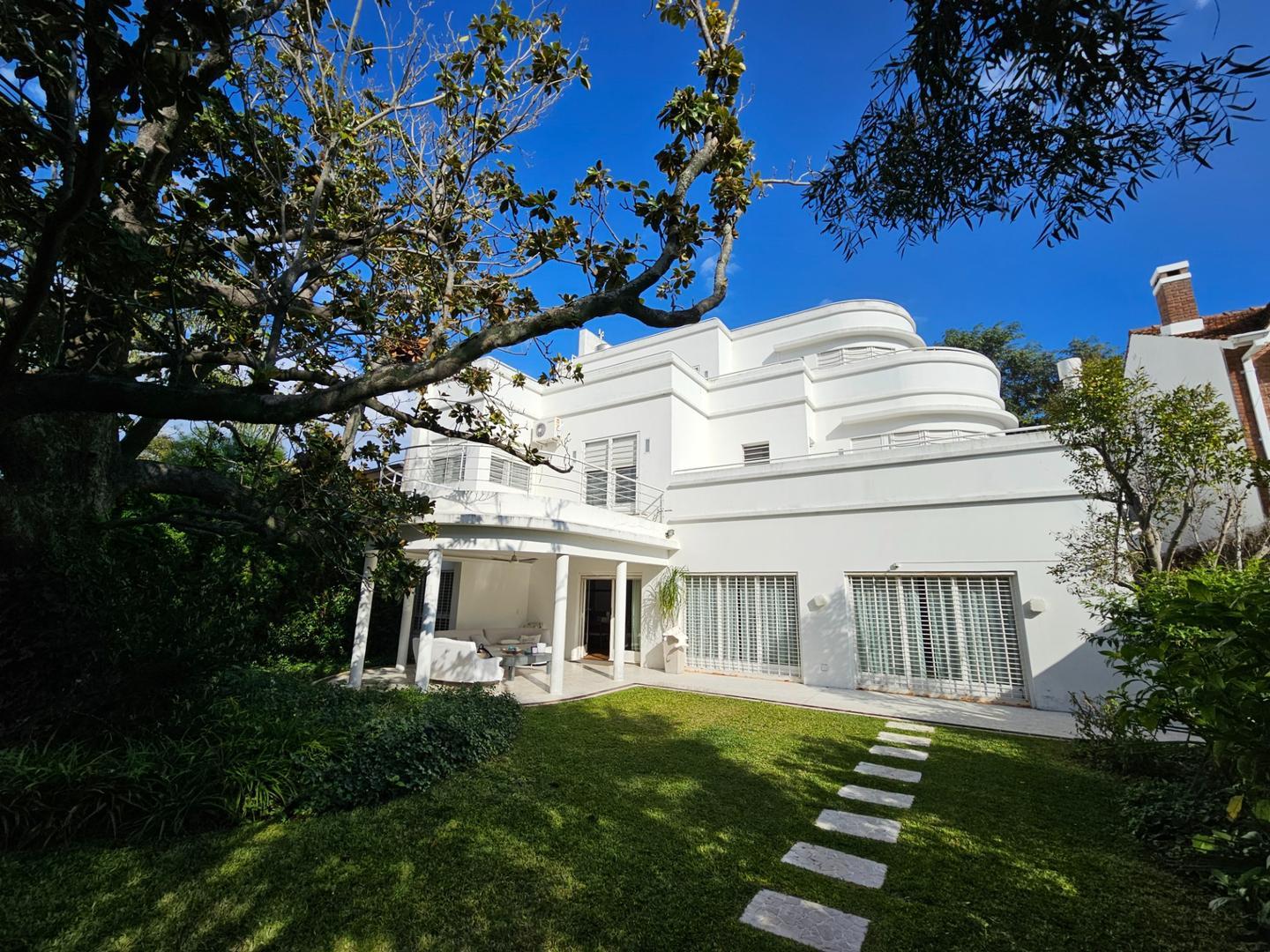 CASA EN VENTA EN VICENTE LOPEZ