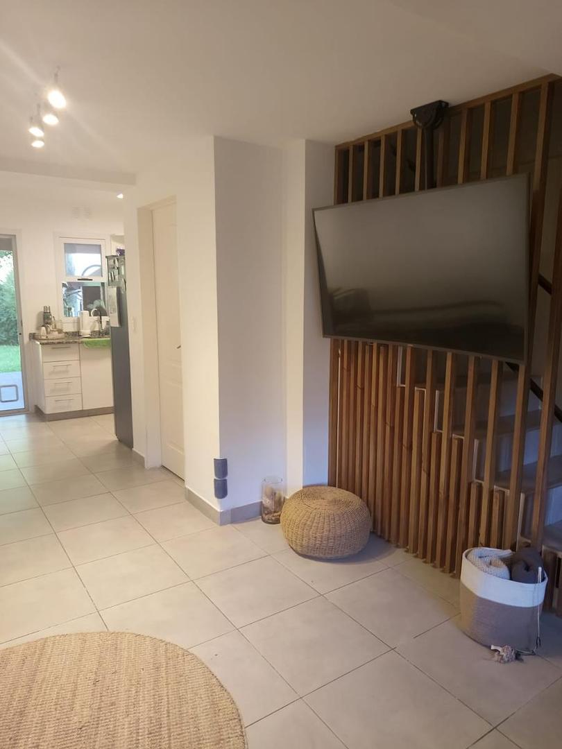 Depto Tipo Casa 4 ambientes con 2 baños