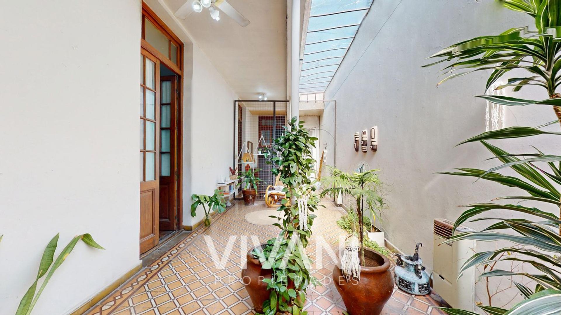 Casa 4 ambientes con 2 baños