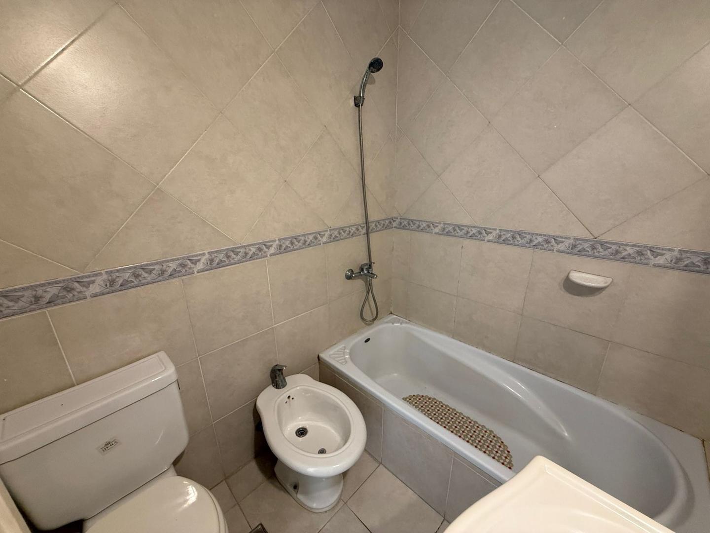 Duplex con 3 dormitorios y jardín