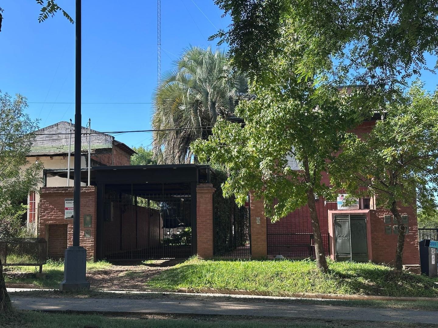 Complejo de Casas c/ Piscina sobre Bvard Ferrari