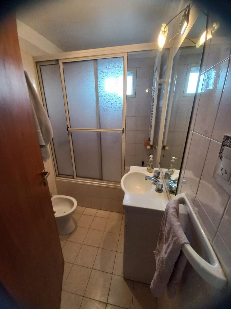 DTO. 3 AMB. EXTERNO. 100 M2 - COCHERA CUBIERTA - LA PERLA