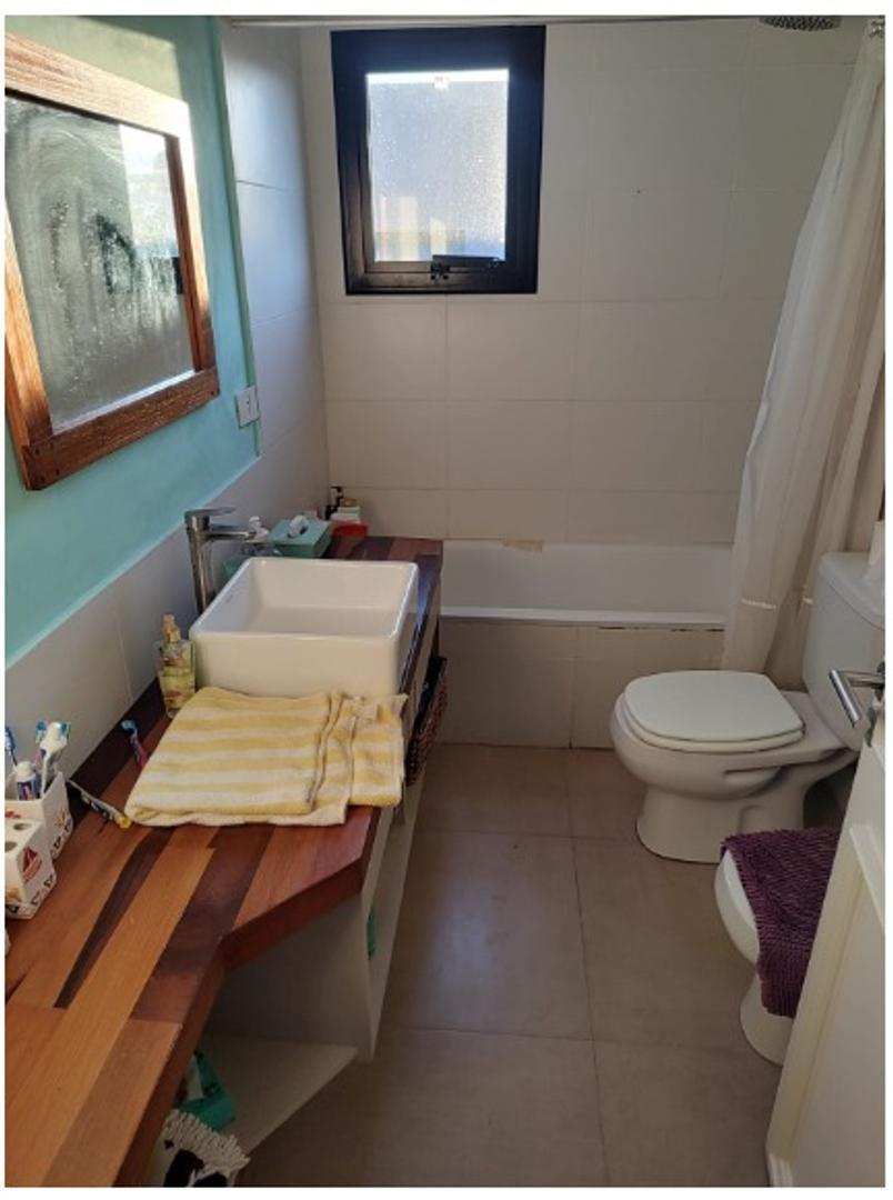 Casa en Alquiler con 3 cocheras