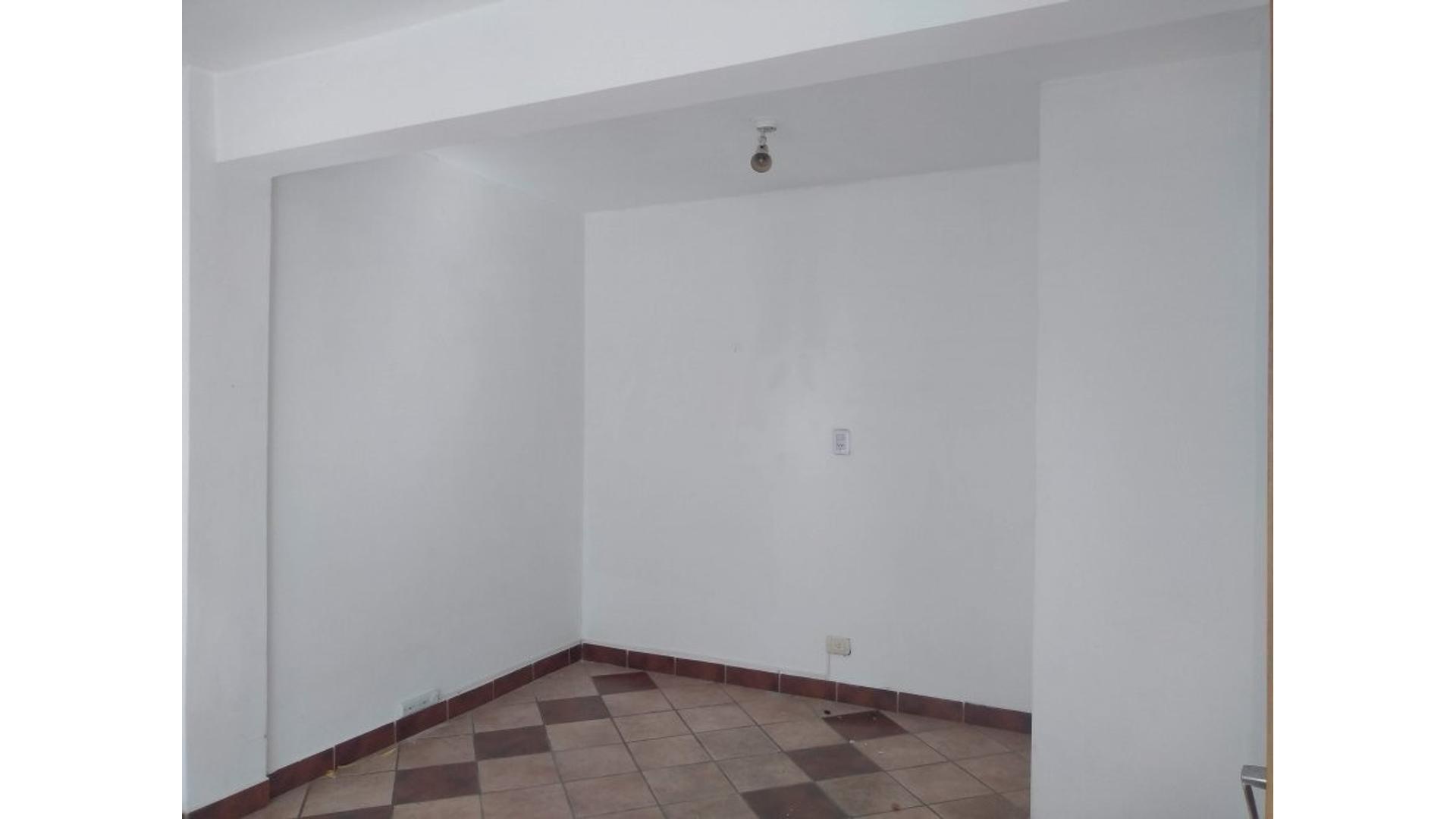 Carlos D Nicora 100, Piso 1