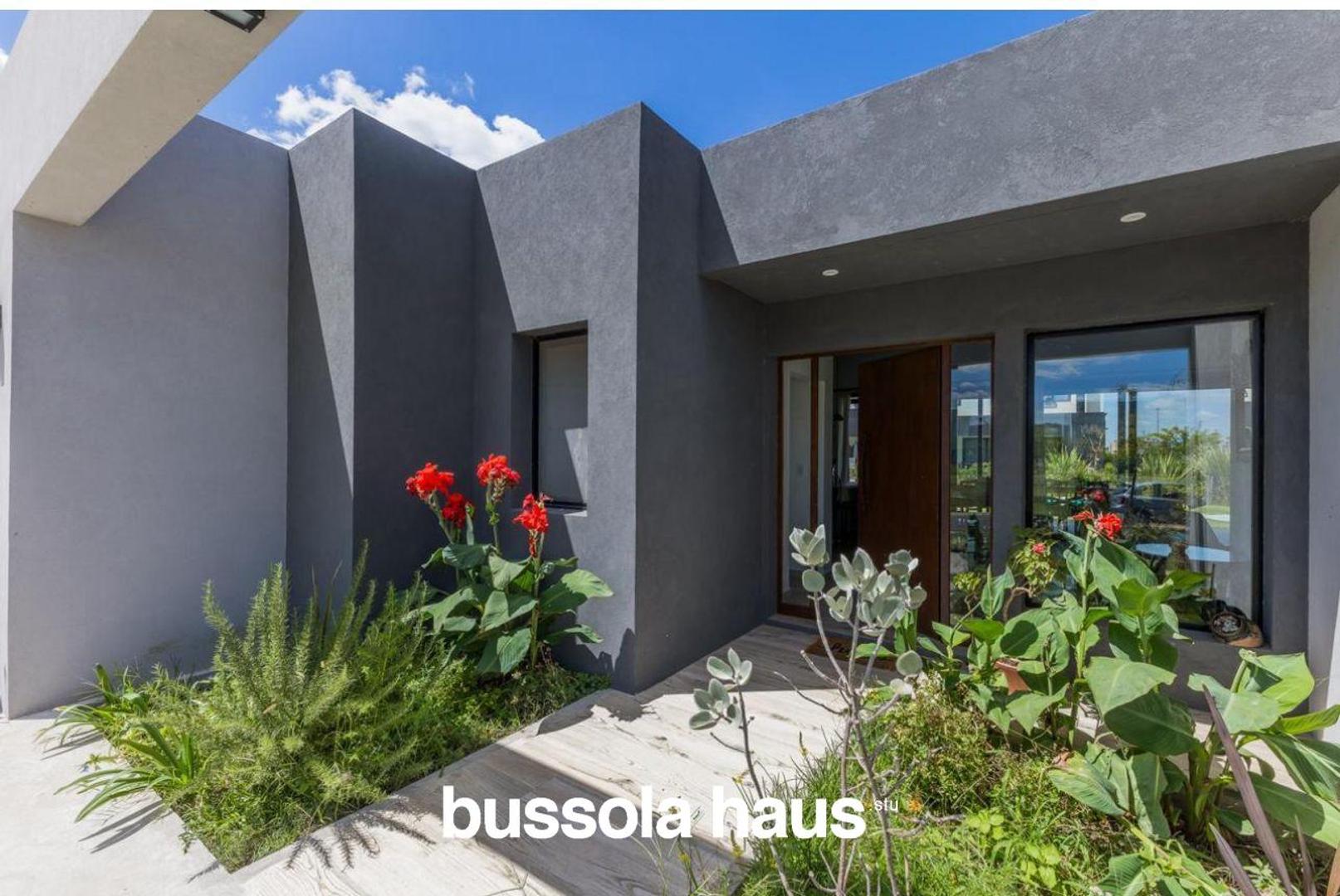 Casa en alquiler anual de 5  ambientes en Riberas Puertos