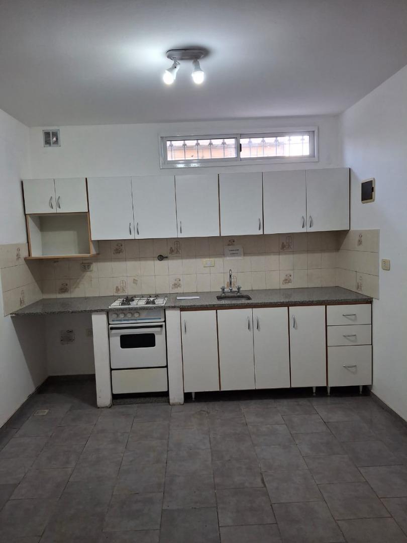 Depto Tipo Casa en Alquiler con 1 cocheras