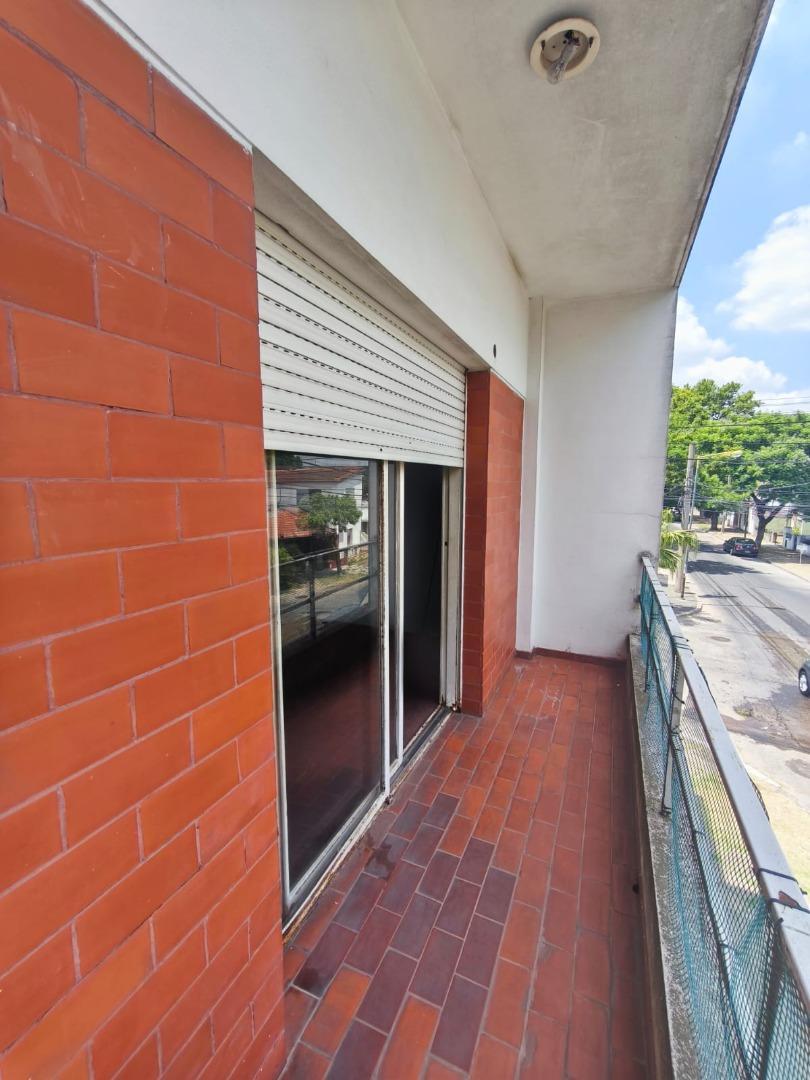 Se VENDE Duplex 3 ambientes con espacio guarda coches