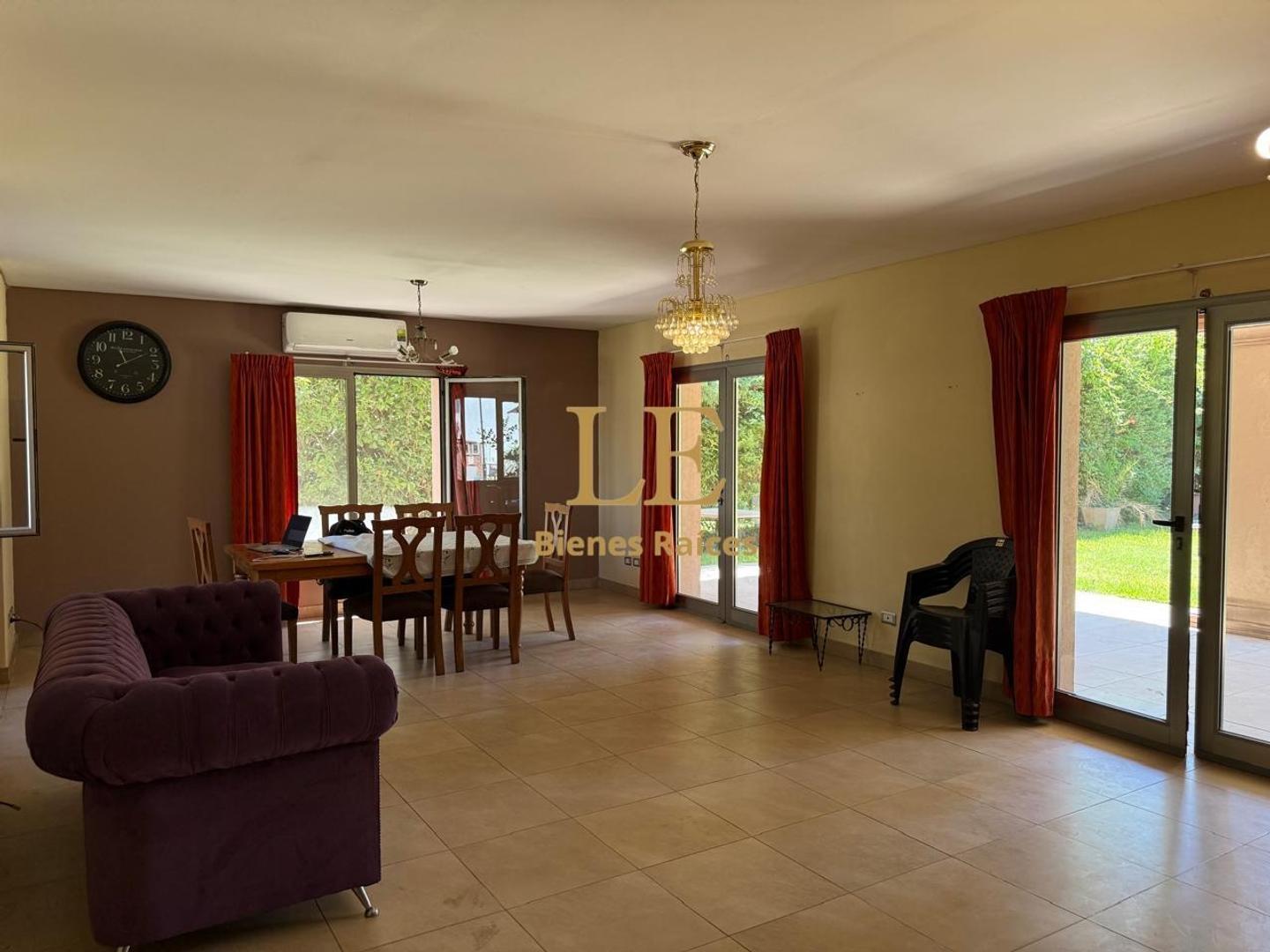 Casa en Venta con 4 cocheras