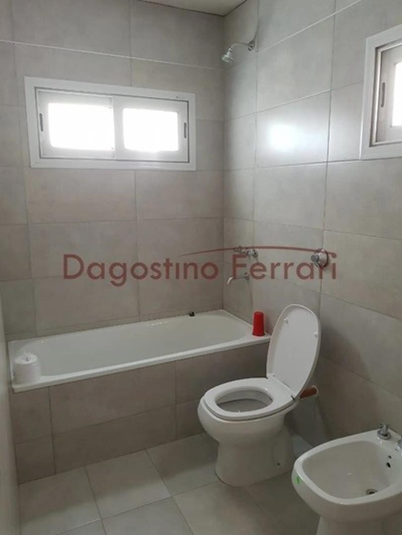 Casa 4 ambientes con 3 baños