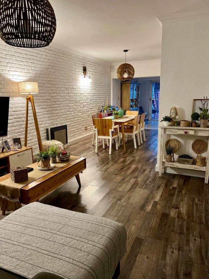 Casa 4 ambientes con 2 baños