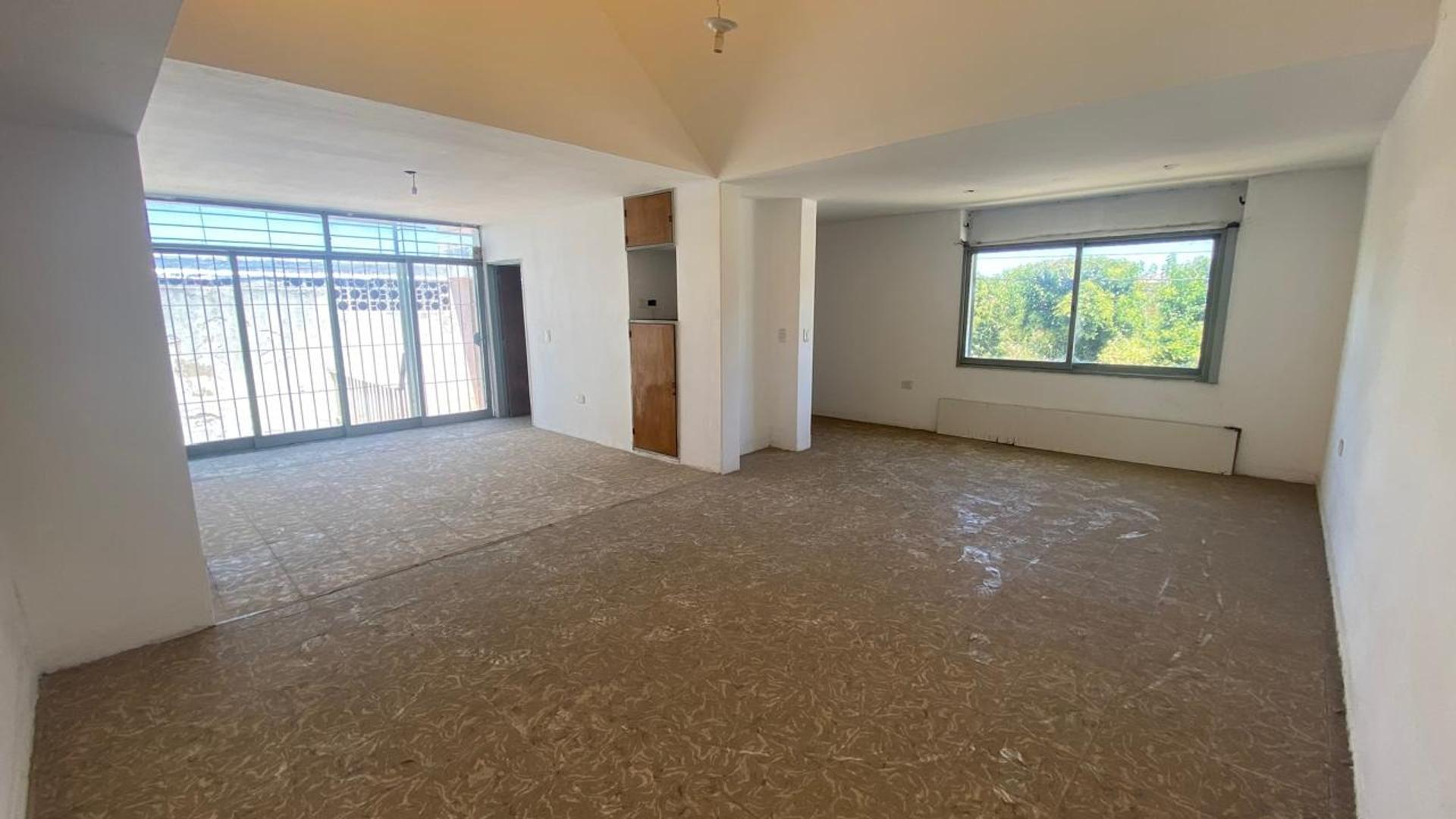 SE VENDE CASA 4 DORMITORIOS EN Bº TALLERES OESTE