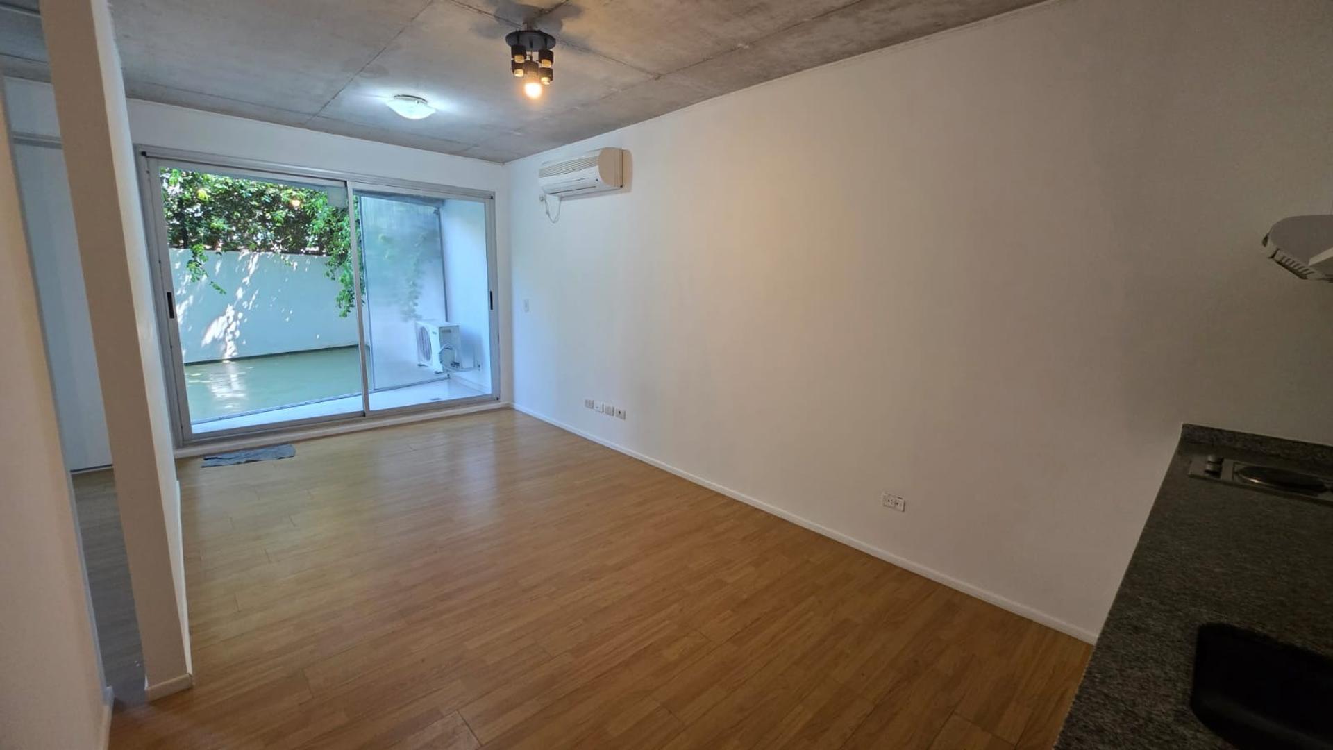 Ambiente y medio | Alquiler en Belgrano| Con patio