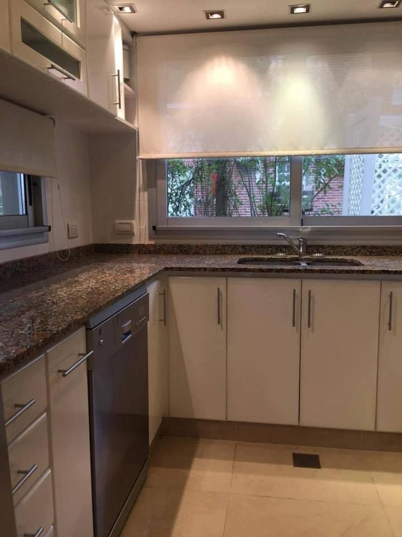 Casa 6 ambientes con 4 baños