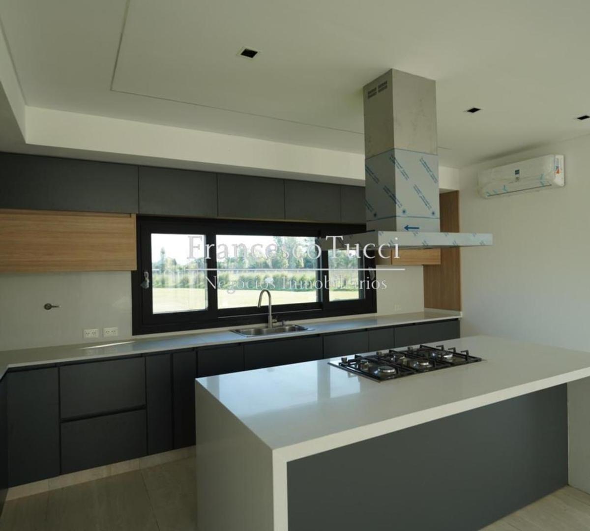 Casa en Venta al Oeste