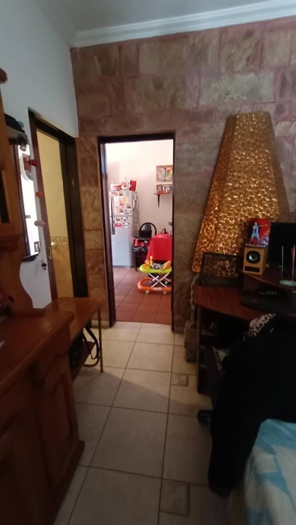 Casa 2 ambientes con 1 baño