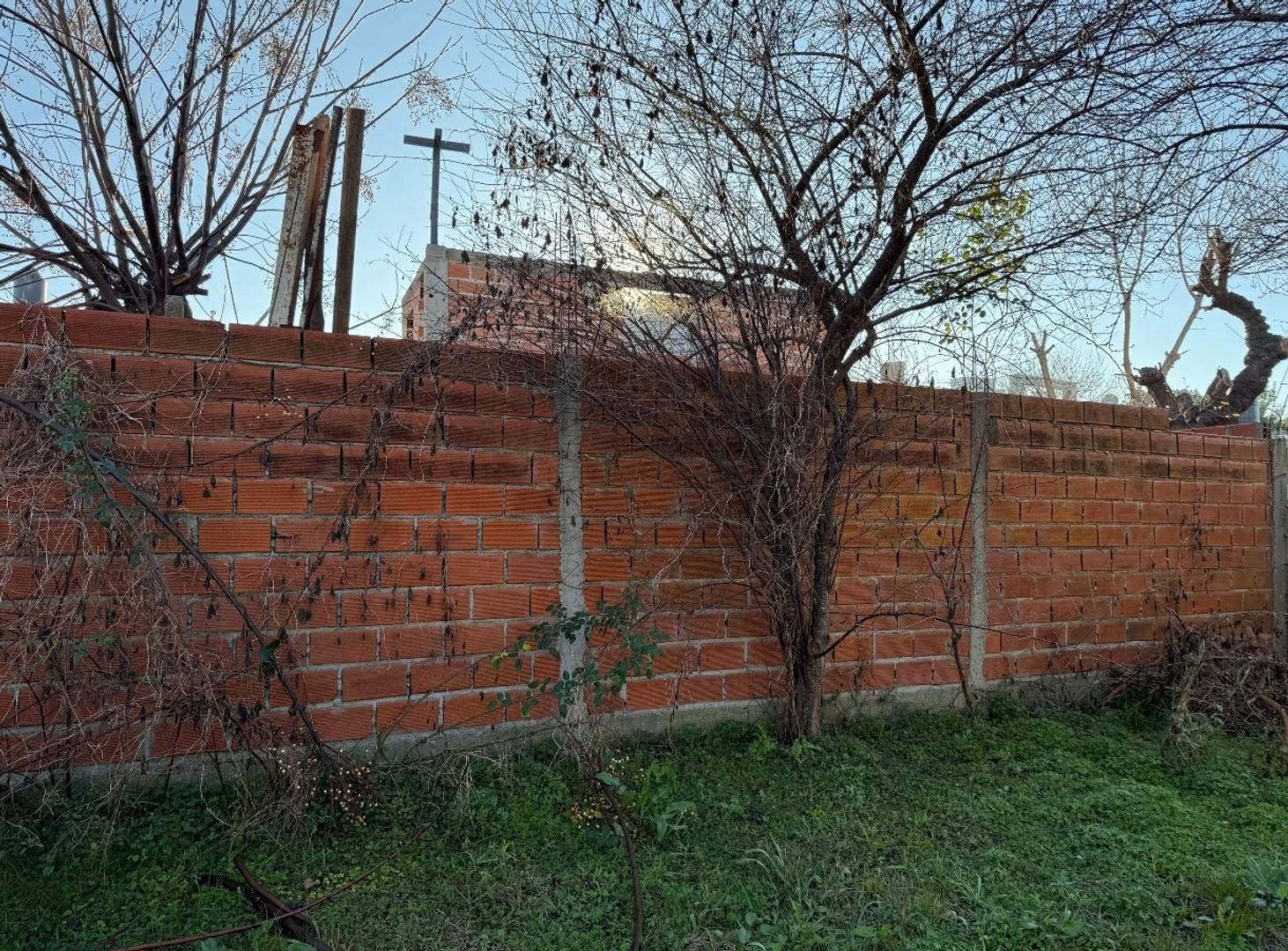 Lote comercial - 956m²  en L con salida a dos calles