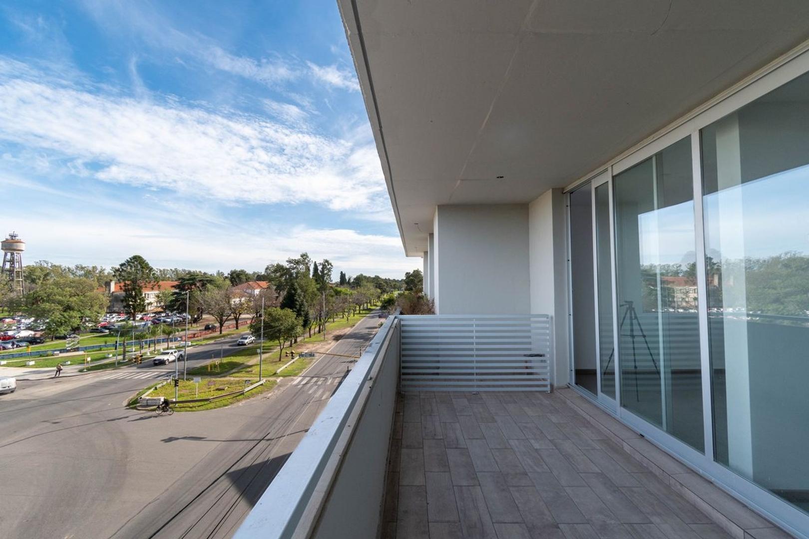 Juan Manuel Estrada 100