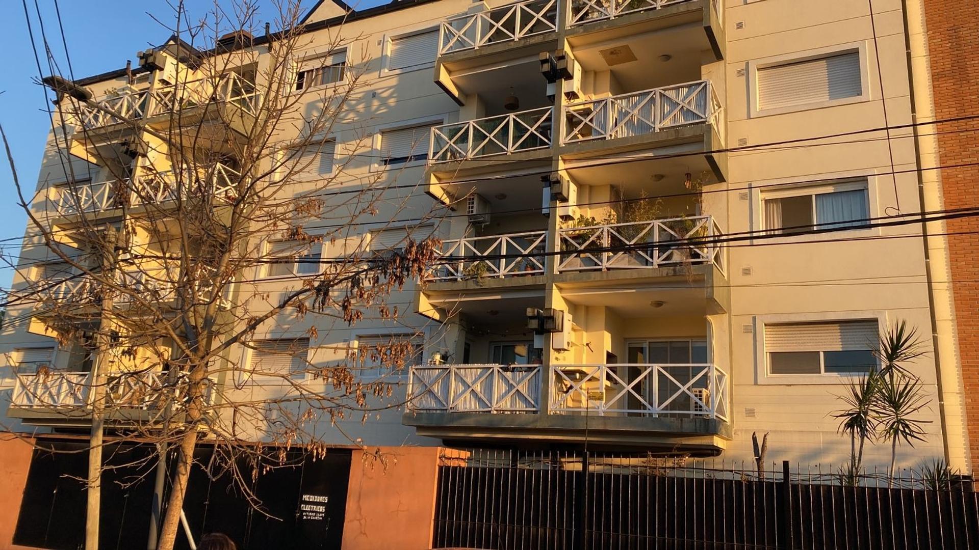 Luis Garcia 1800 , Piso 3