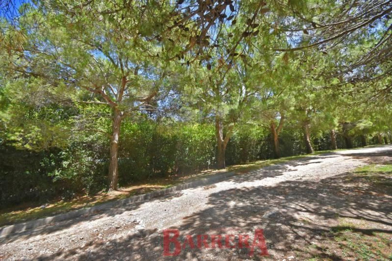 Lote doble con piscina de 68 m2 en el mejor country club de