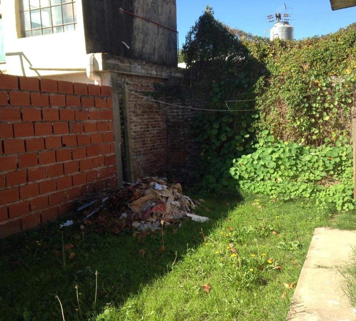 Casa 2 ambientes con 1 baño