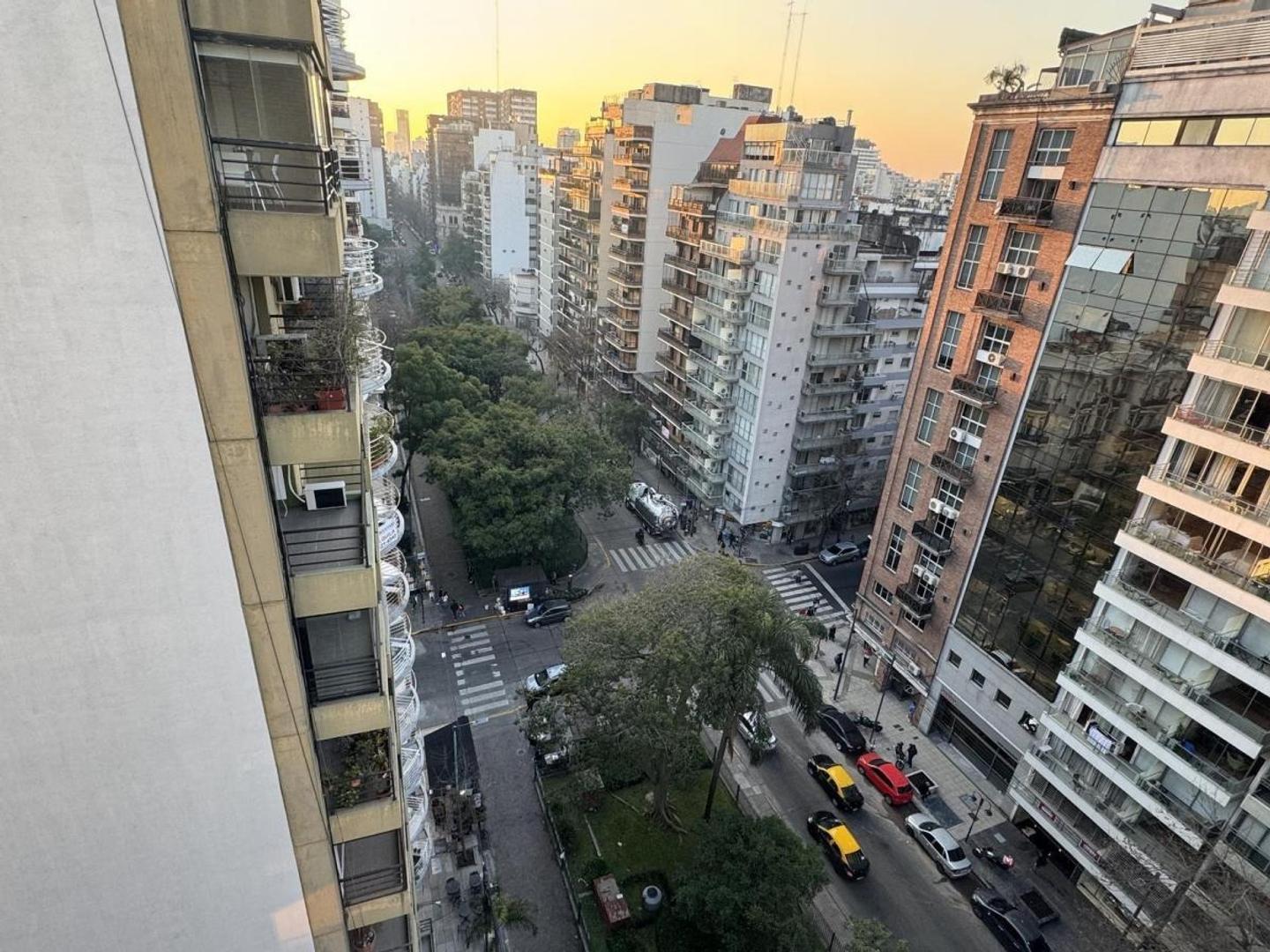 VENTA EXCLENTE PISO ALTO VISTA EXCELENTE COCHERA Y BAULERA
