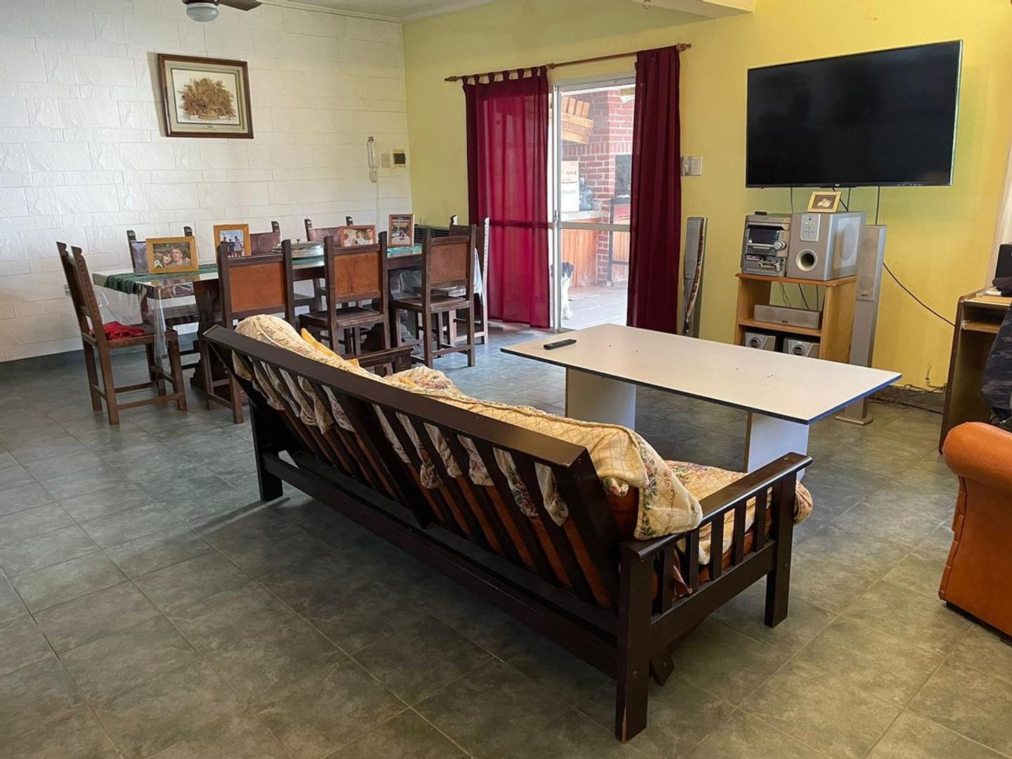 Depto Tipo Casa 3 ambientes con 2 baños