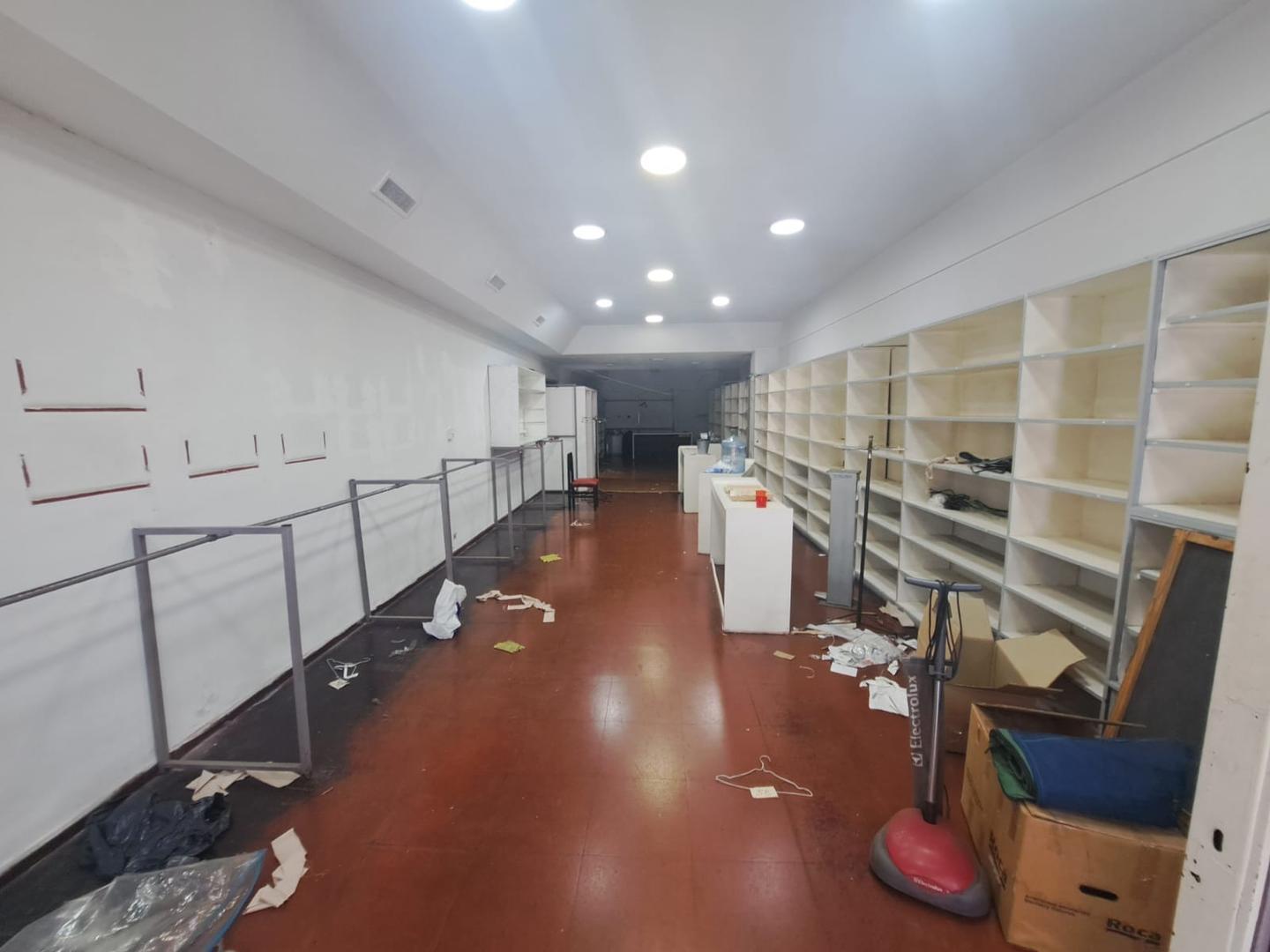 AVELLANEDA CENTRO LOCAL SOBRE AVDA. MITRE