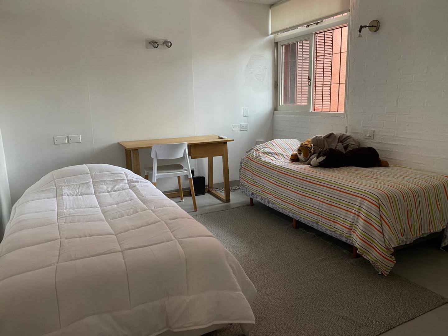 Casa 4 ambientes con 2 baños