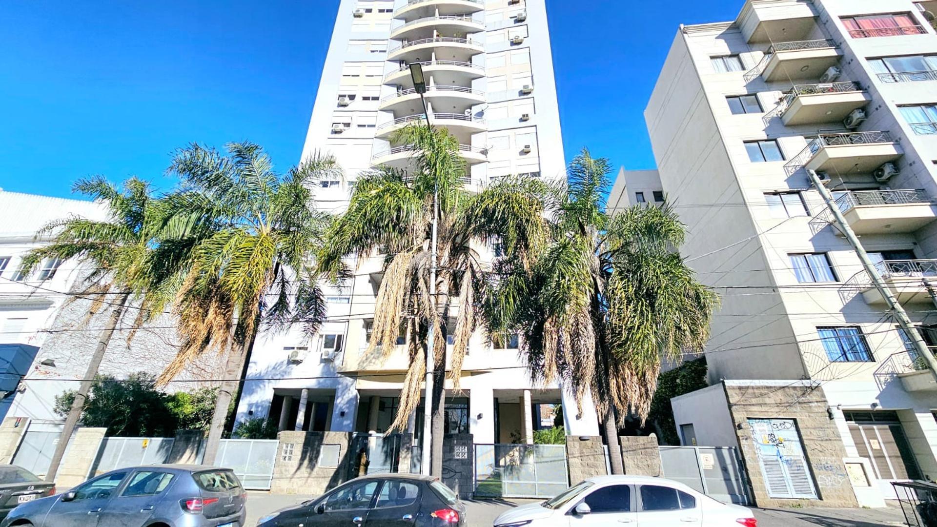 DEPARTAMENTO DE 3 AMBIENTES CON COCHERA